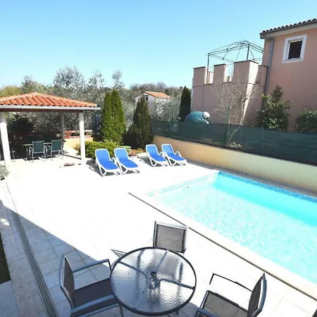 Spacious In Pula With Swimming Pool
