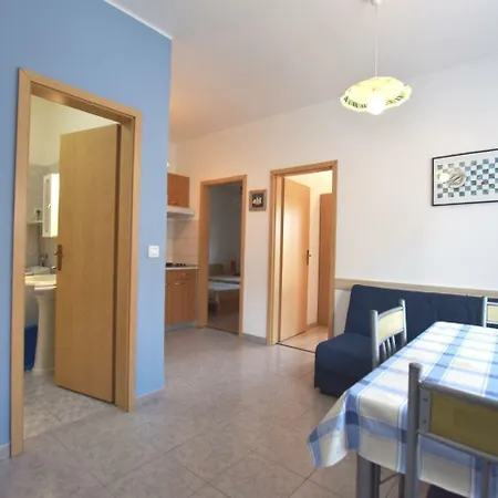 Spacious In Pula With Swimming Pool * 温克兰