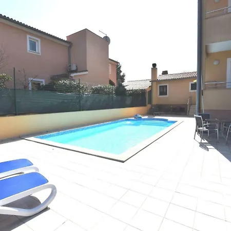 公寓 Spacious In Pula With Swimming Pool 温克兰