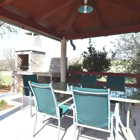 Spacious In Pula With Swimming Pool