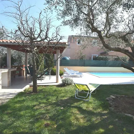 Spacious In Pula With Swimming Pool *