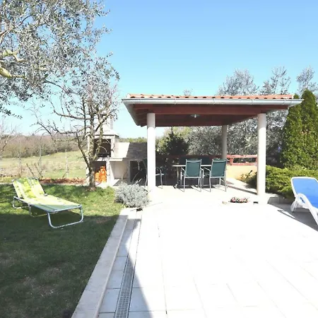 Appartamento Spacious In Pula With Swimming Pool Vinkuran
