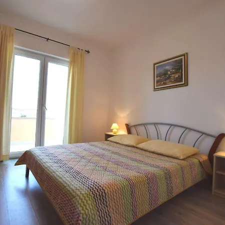 Appartamento Spacious In Pula With Swimming Pool