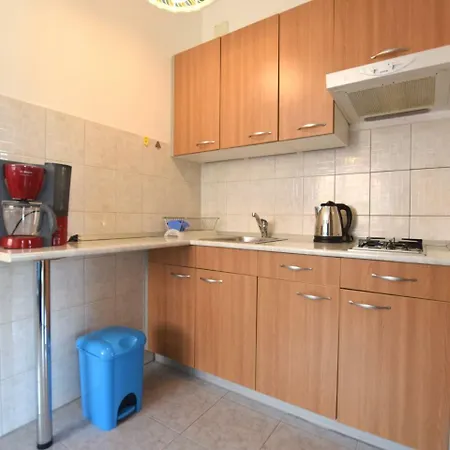 Spacious In Pula With Swimming Pool Appartamento *